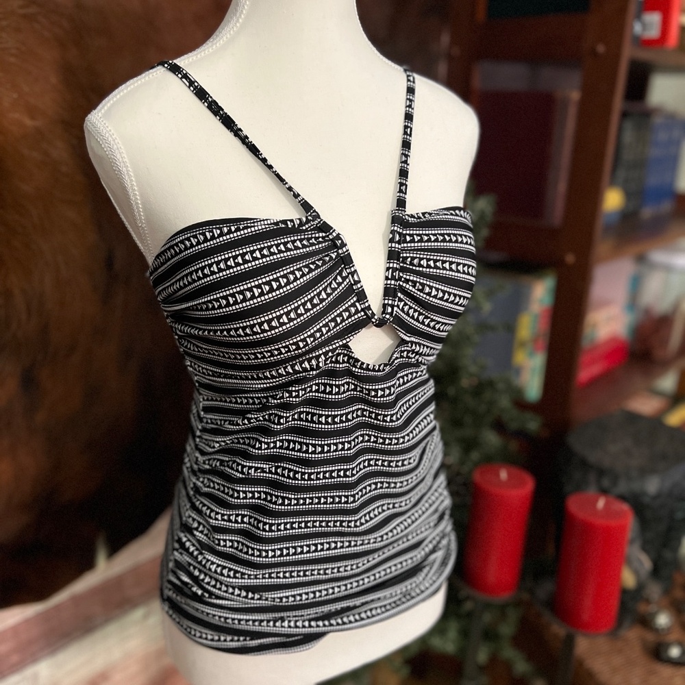 NWT Time and Tru Black and White Tankini Top